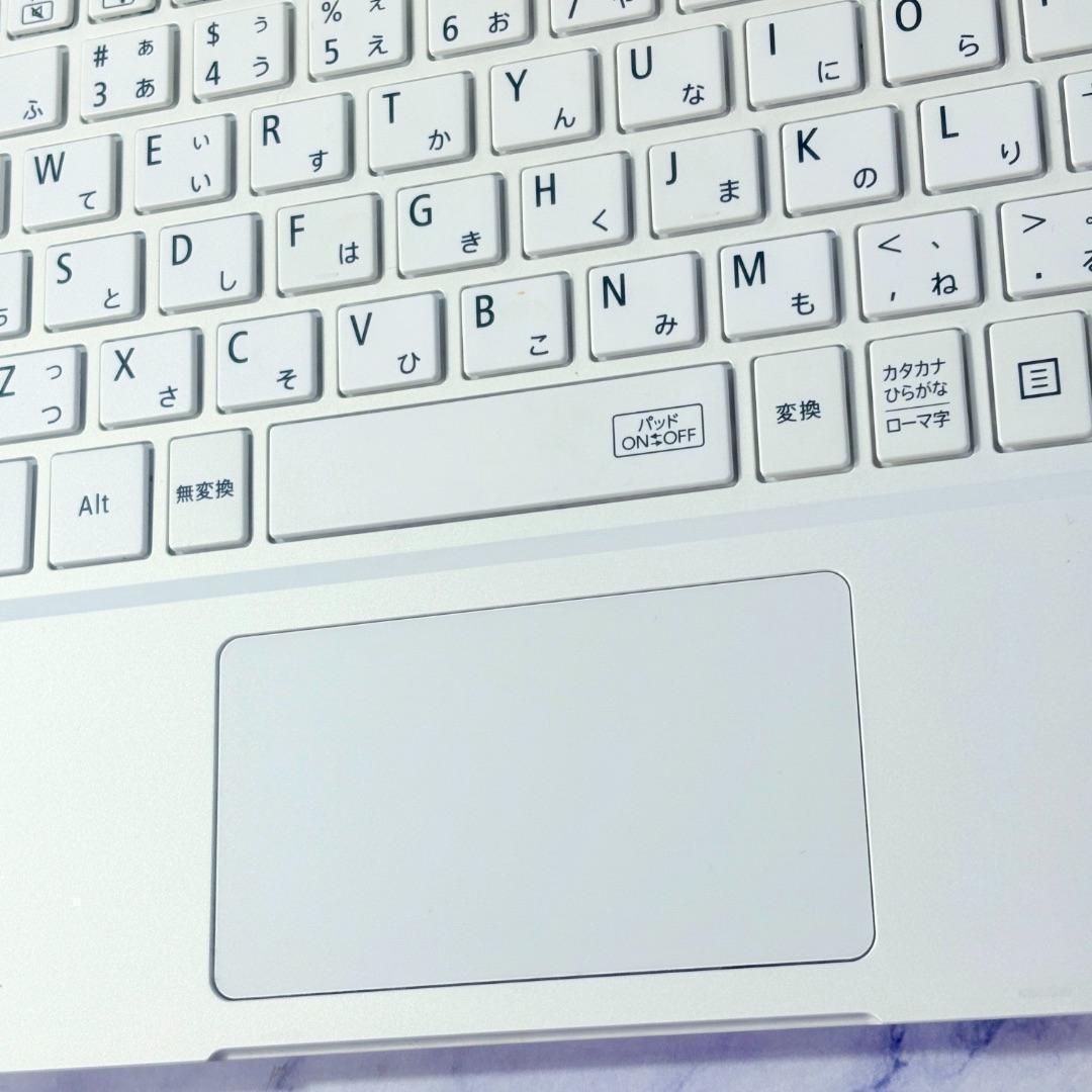 【★1台限り★】軽量コンパクト！SSDで快速・Win11・ホワイトノートパソコン