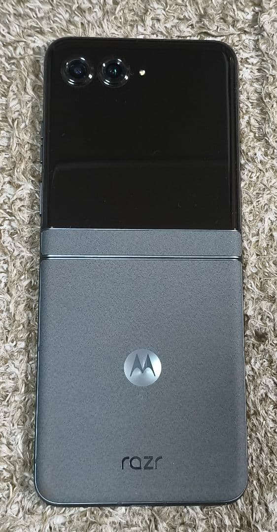 MandM！Motorola razr50 6.2インチ ほぼ新品！