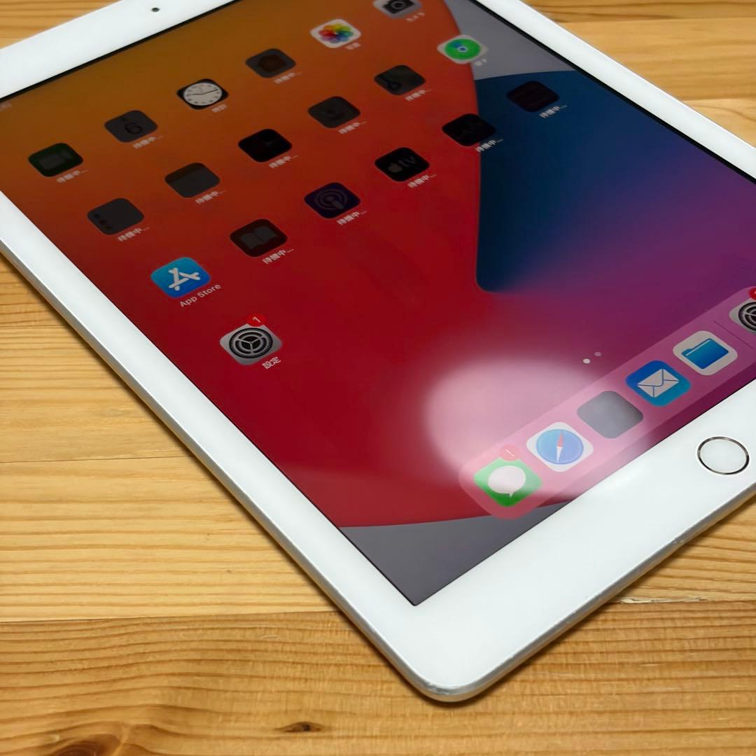 iPad 第五世代 32GB セルラーモデル 538011