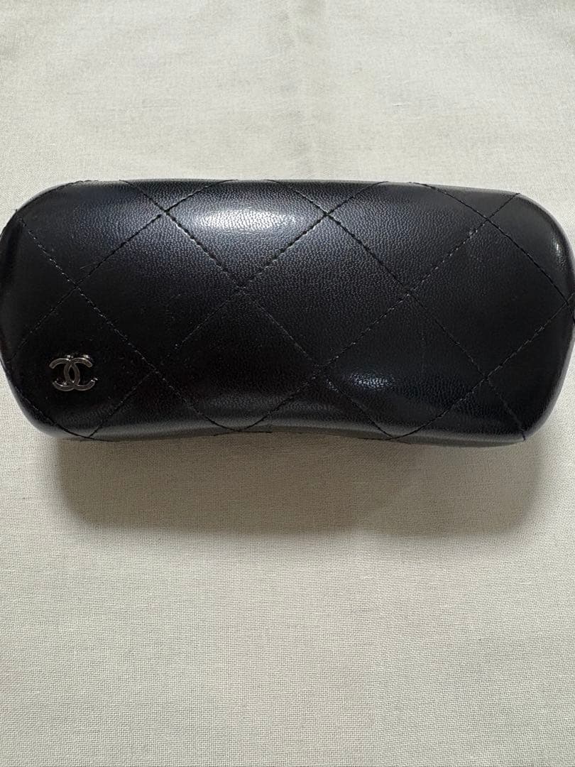 CHANEL 赤 スクエア サングラス ケース付き