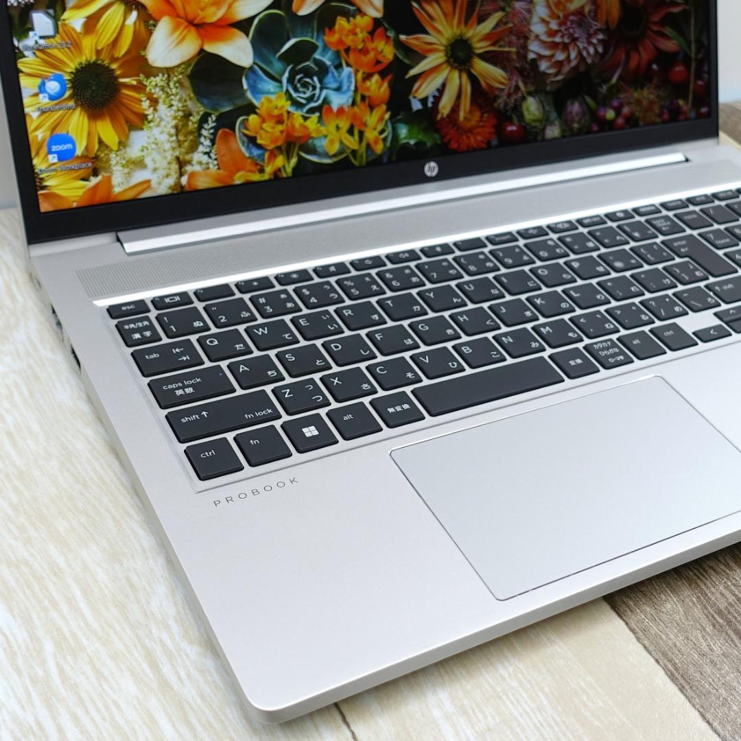 使用時間僅少で美品の東京生産✨１０コアの第１２世代コアｉ７に超高速ＳＳＤ搭載！✨