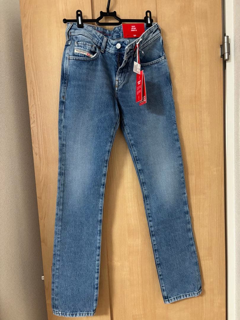 DIESEL ライトブルー ストレートデニム 新品タグ付き