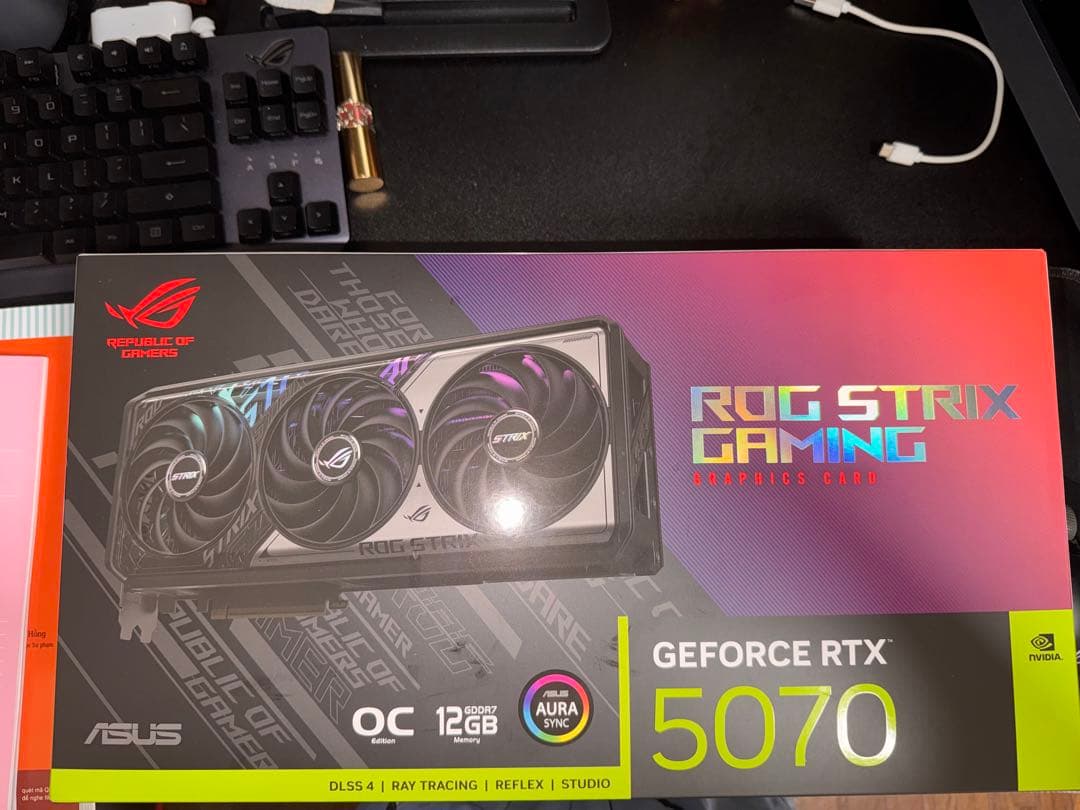 グラフィックボード・グラボ・ビデオカード ASUS ROG Strix GeForce RTX 5070 OC