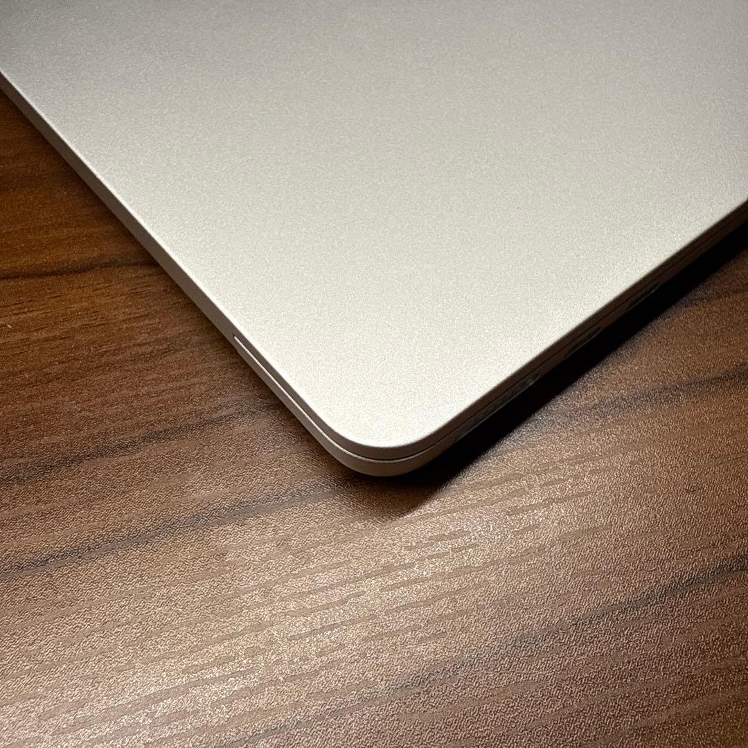 MacBookAir M2 (13インチ•メモリ16GB•256GB)
