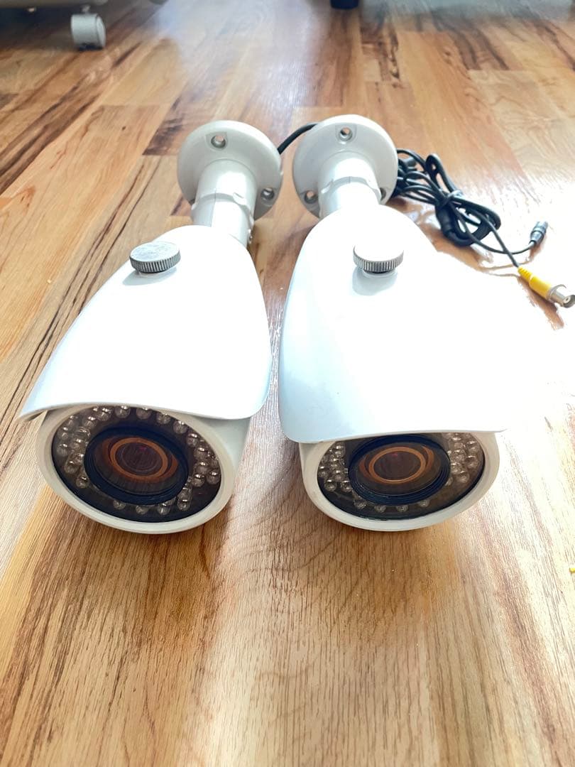 BNC接続　12V電源高性能高機能防犯カメラ　取扱説明書付保管期間終わり安く出品