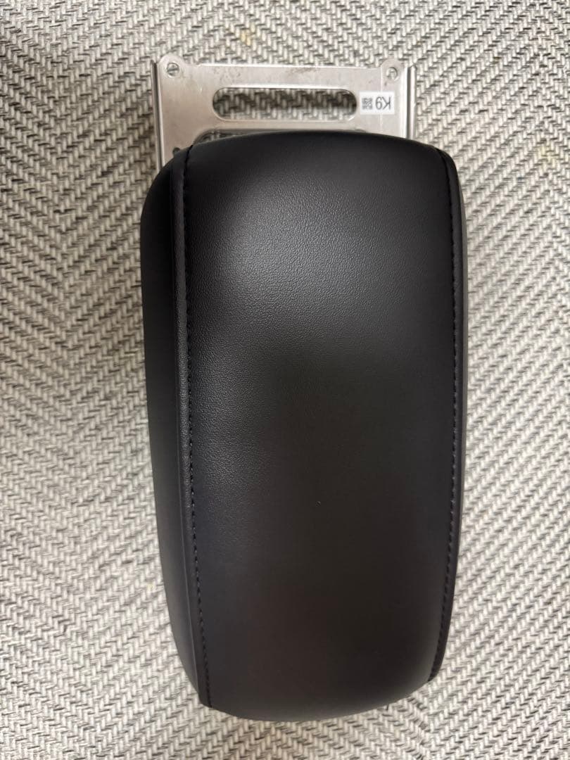 カローラクロス　アームレスト（スライドタイプ） トヨタ純正