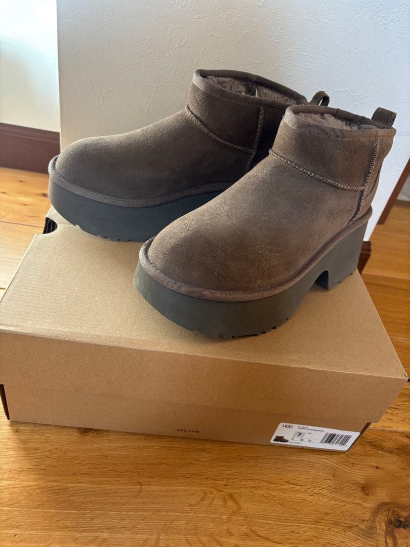 UGG クラシック ウルトラ ミニ ニュー ハイツ　24cm