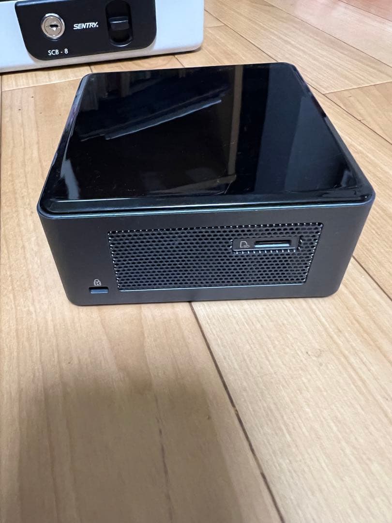Intel NUC BOXNUC8i3BEH ミニPC