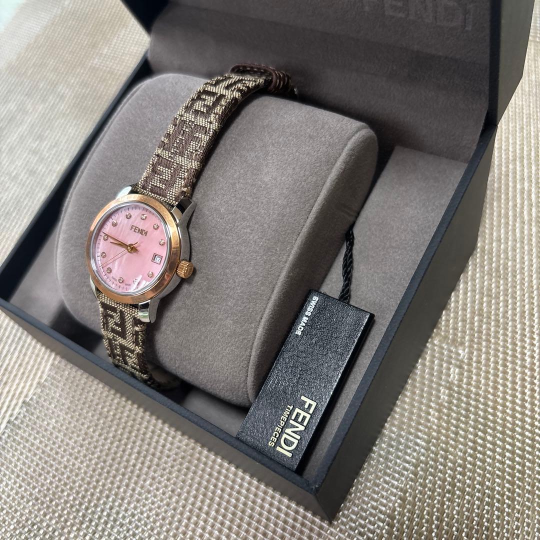 【新品未使用】FENDIフェンディ☆クラシコ ピンクシェル文字盤 11Pダイヤ