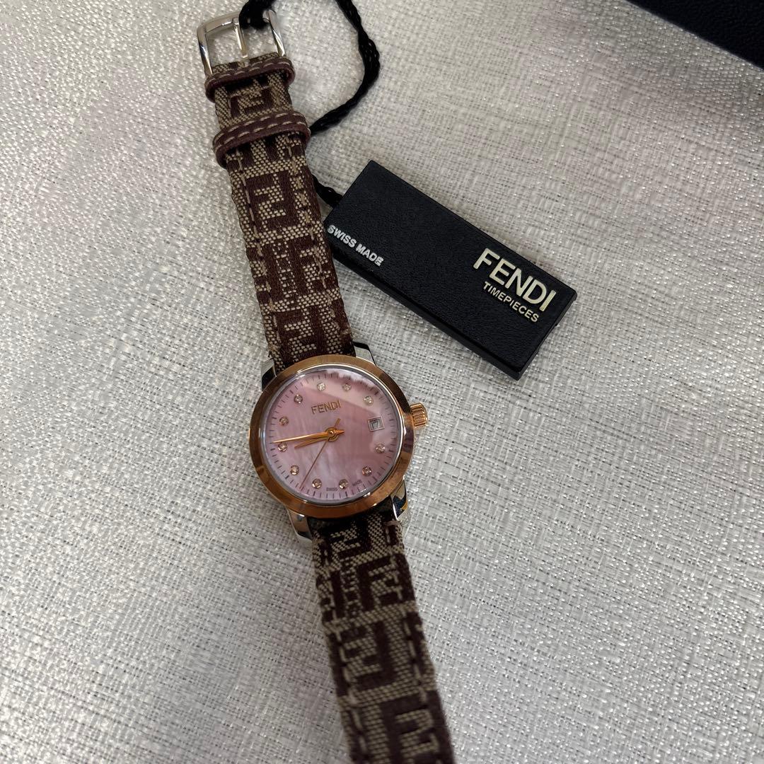 【新品未使用】FENDIフェンディ☆クラシコ ピンクシェル文字盤 11Pダイヤ