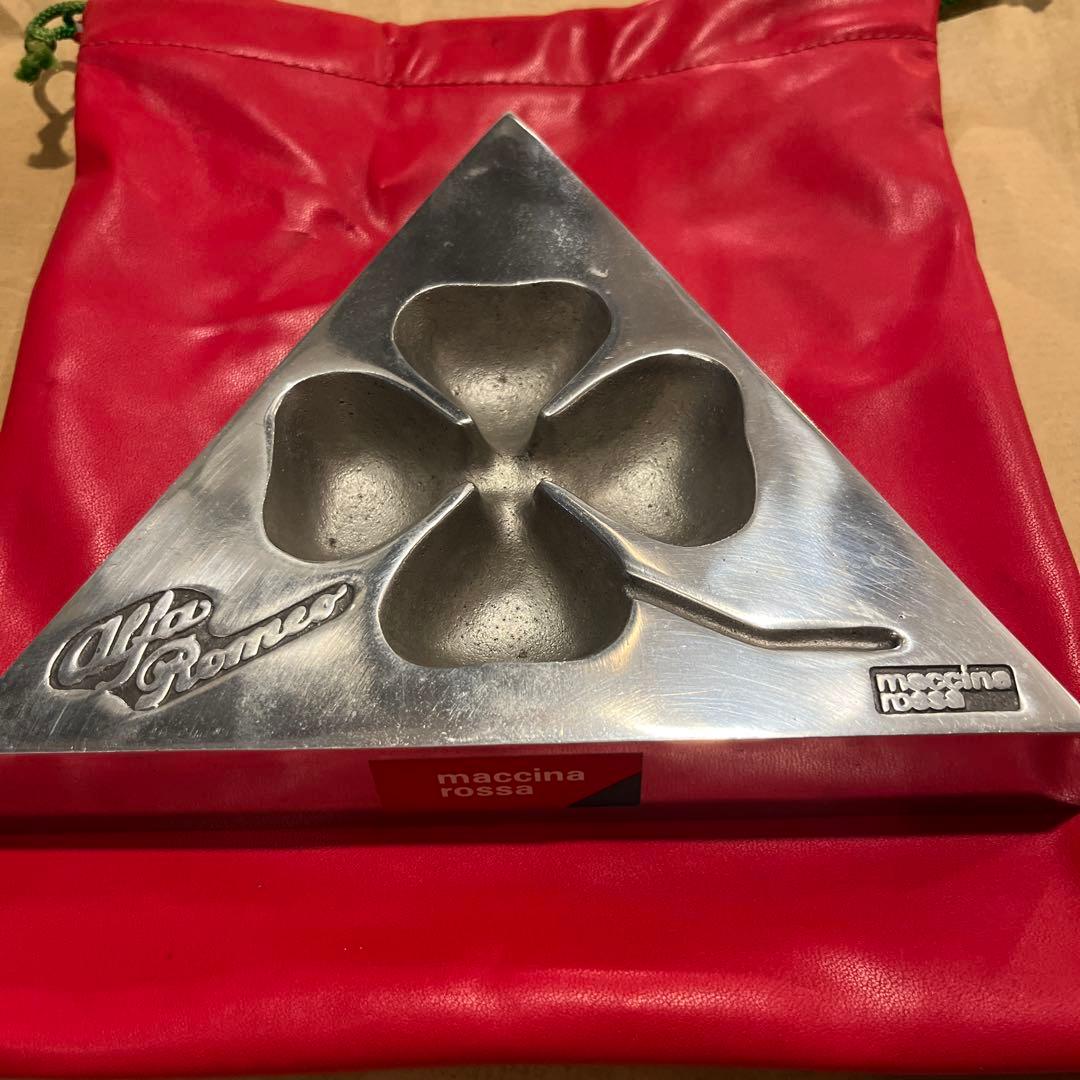 Macchina rossa × ALFA ROMEO 四葉のクローバー灰皿