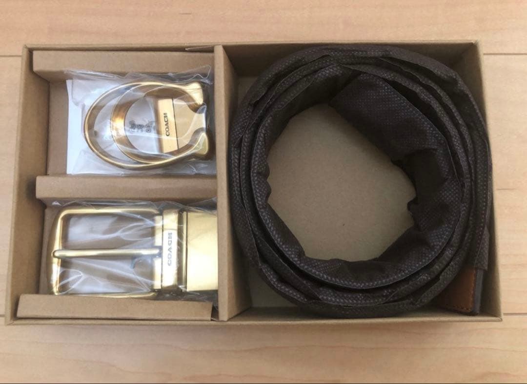 【新品未使用】COACH シグネチャー ゴールド リバーシブル レザー 箱付き