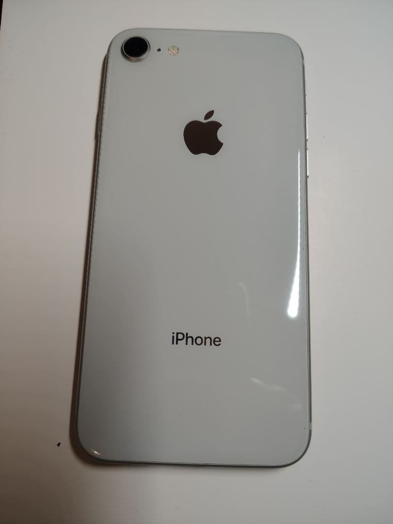 Apple iPhone 8 ホワイト 本体　64GB シムフリー
