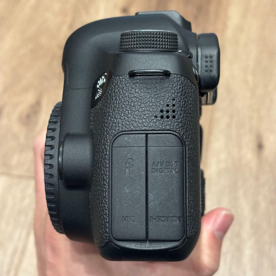 【極美品】Canon EOS 6D ボディ フルサイズ一眼レフ
