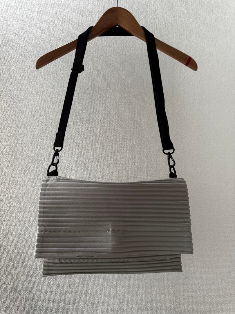 [稀少]HOMME PLISSE ISSEY MIYAKEプリーツボディーバッグ