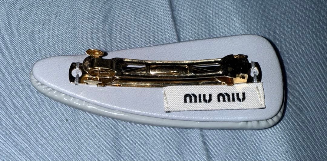 miumiu パテントレザーバレッタ コーンフラワー