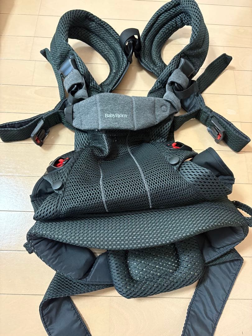【新品、美品】Baby Bjorn ベビーキャリアHARMONY 黒