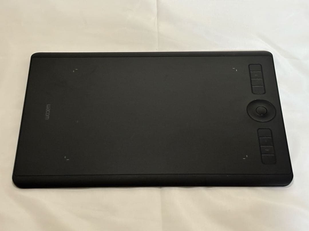 Wacom ペンタブレット Intuos Pro PTH-660