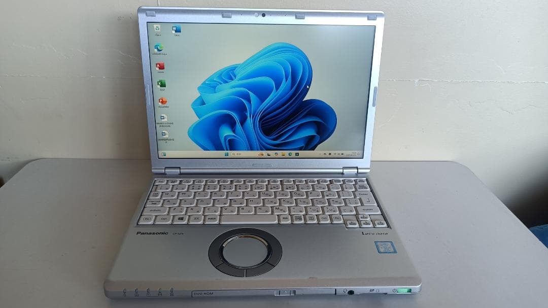 ノートパソコンPanasonic第七世代Core i5 SSD256Gメモリ8G