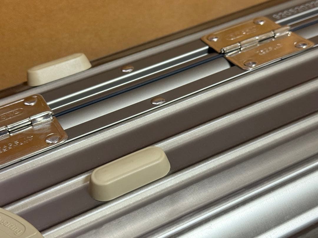 一回使用 リモワ トパーズ チタニウム 35L 機内持ち込み 超美品